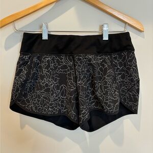 Athleta B&W Floral Workout Shorts XS